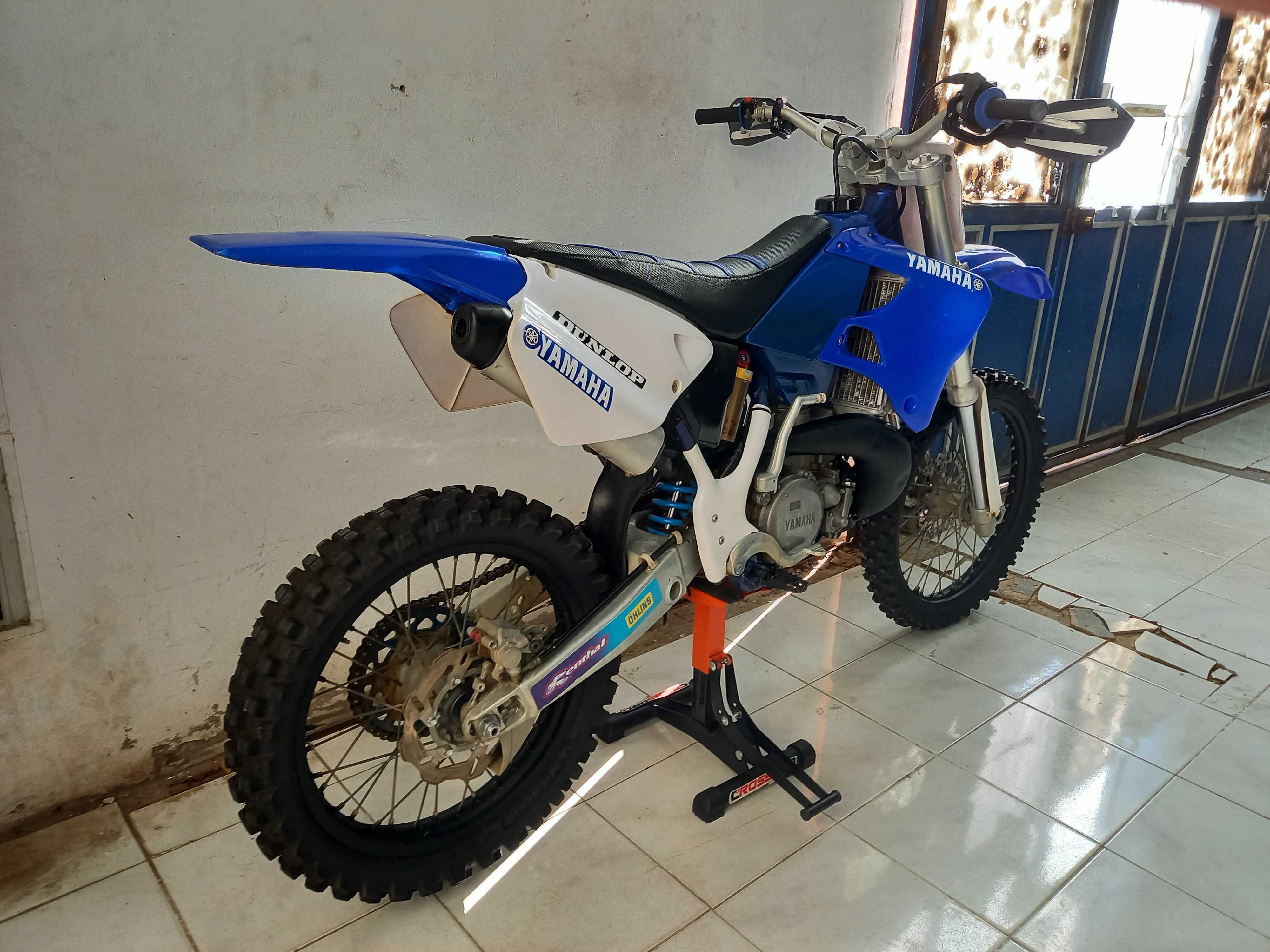 Yamaha YZ 250 ..