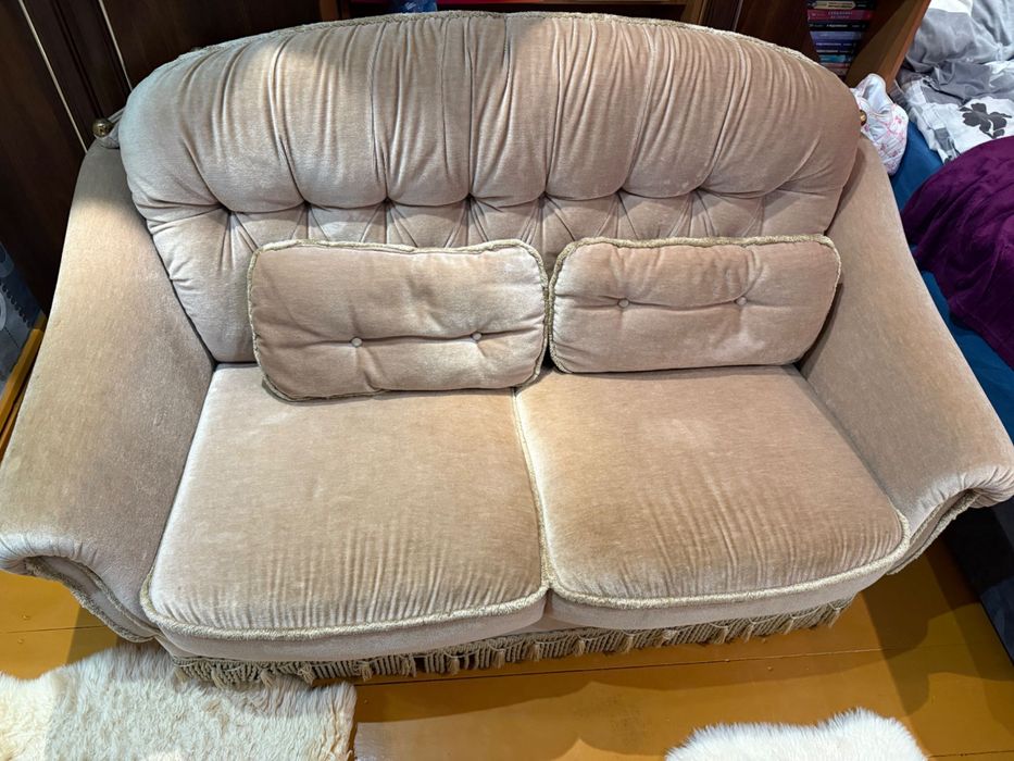 Світлий велюровий диван (розкладний)