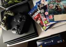 PlayStation 4 pro 1t 7216b stan idealny FIFA 21 i 23 w zestawie