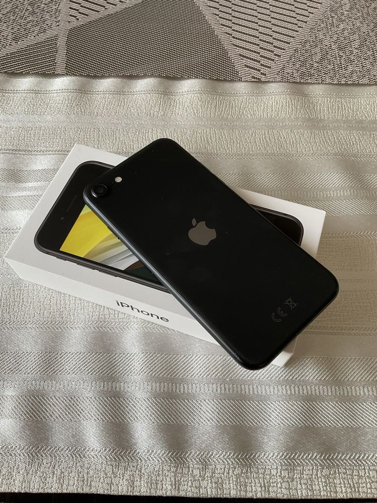 Apple IPhone SE 2020 64 GB stan idealny