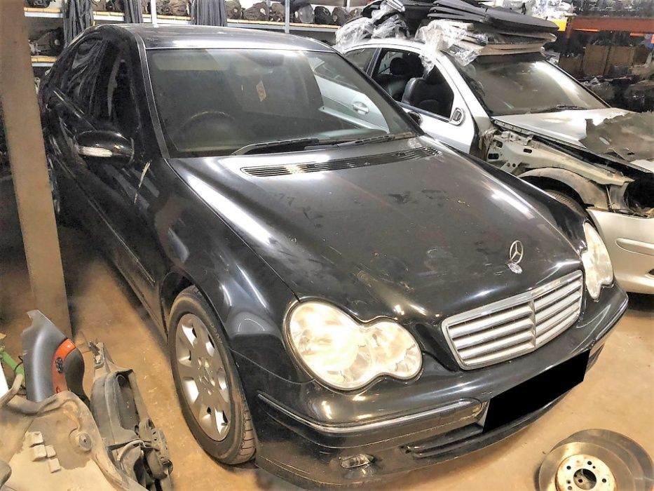 Mercedes C220 CDI W203 de 2002 para peças