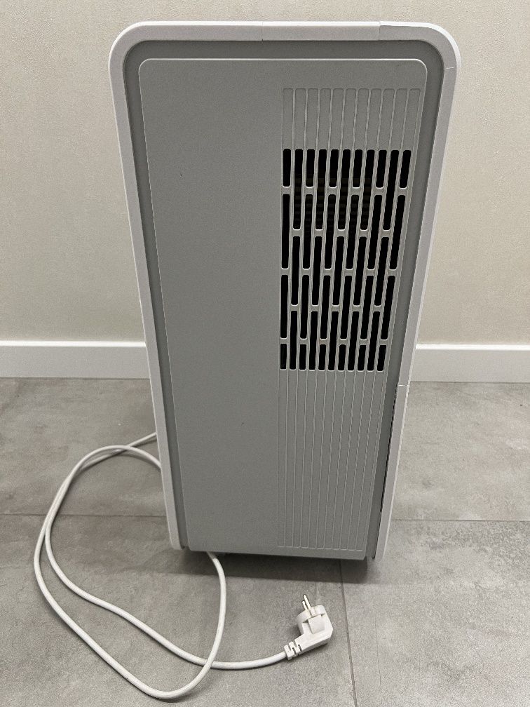 Продам осушитель фирмы TCL DEM50EB