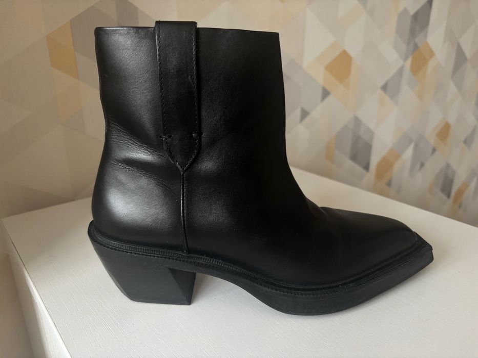 Козаки, ковбойки Zara