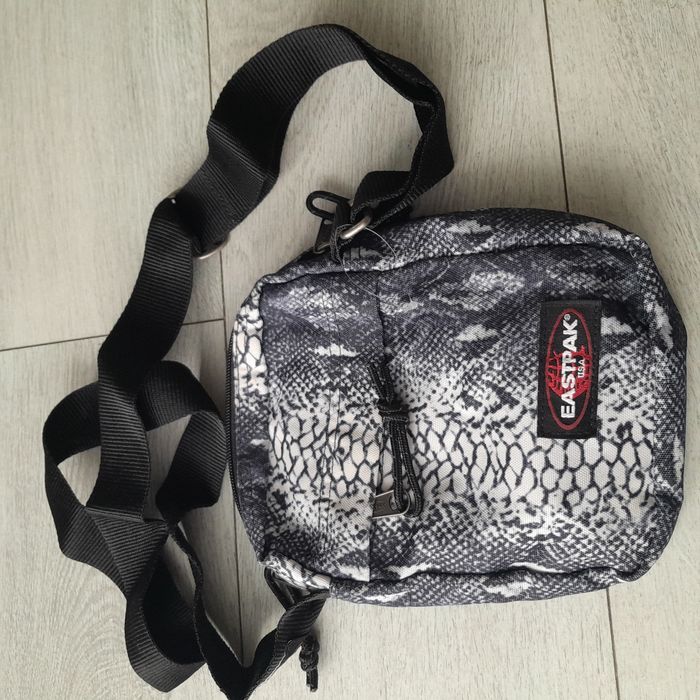 Nowa torebka na ramię wzor węża  Eastpak USA