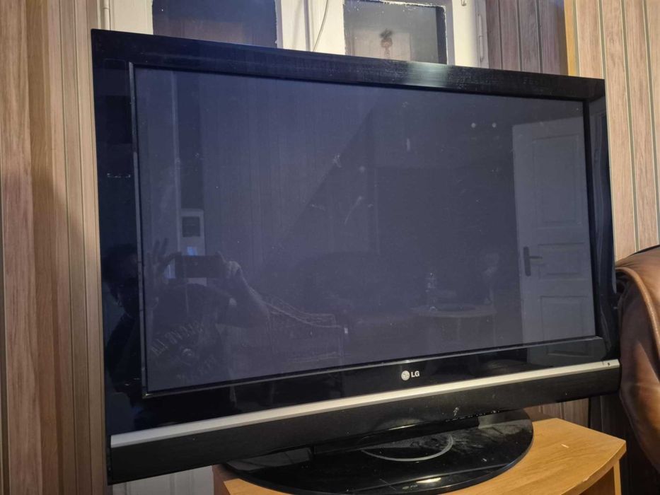 Telewizor LG – starszy model, sprawny