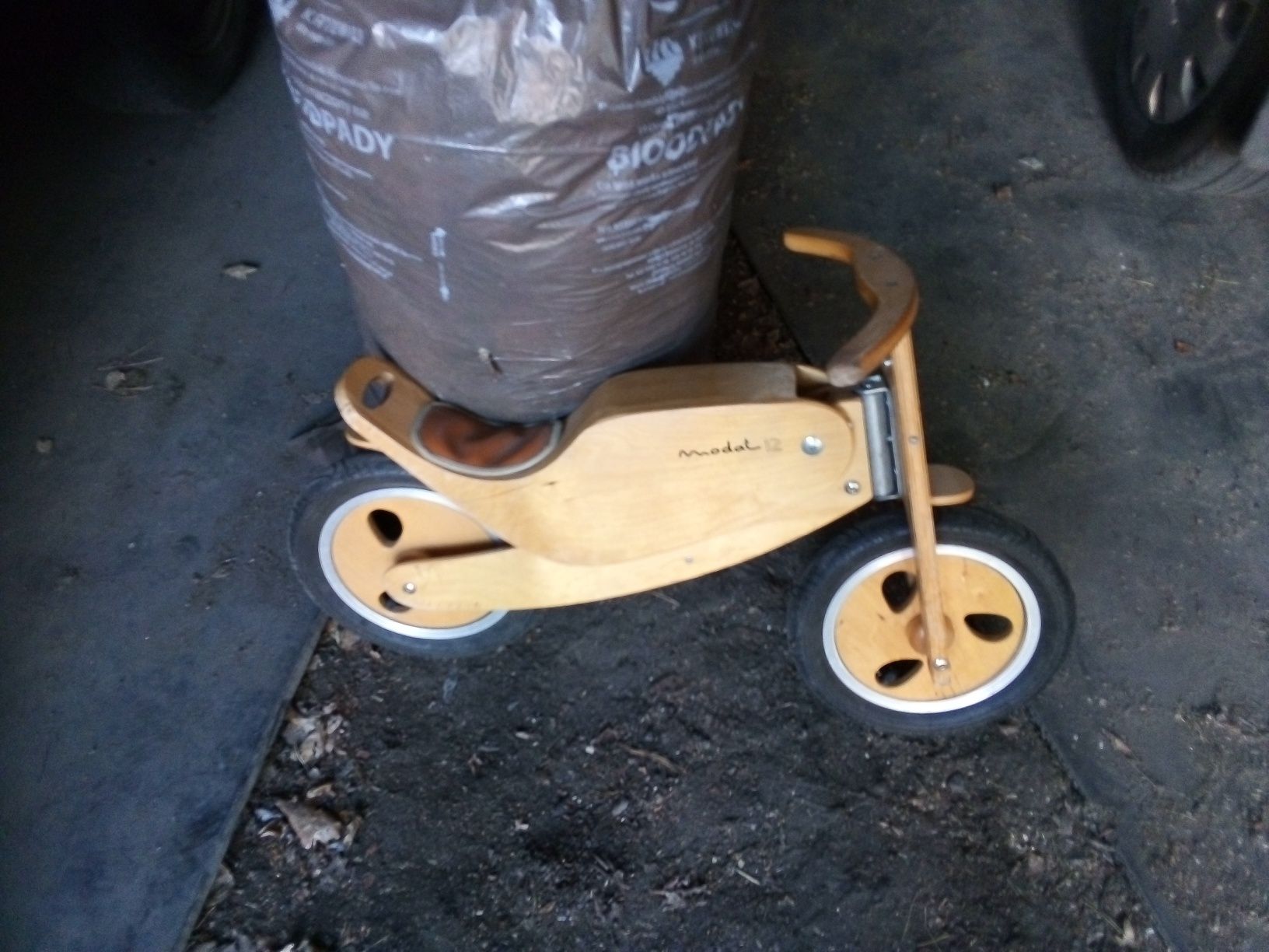 Rowerek biegowy drewniany dla dziecka