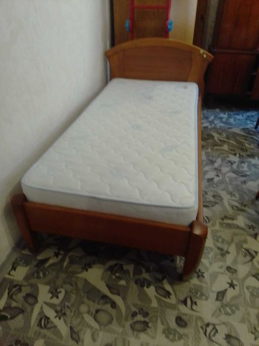 Продам дерев'яне ліжко