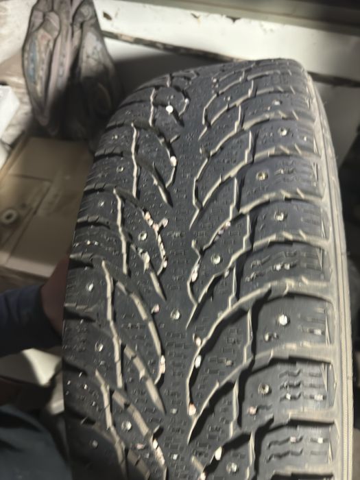 Продам резину NOKIAN 215/65/17