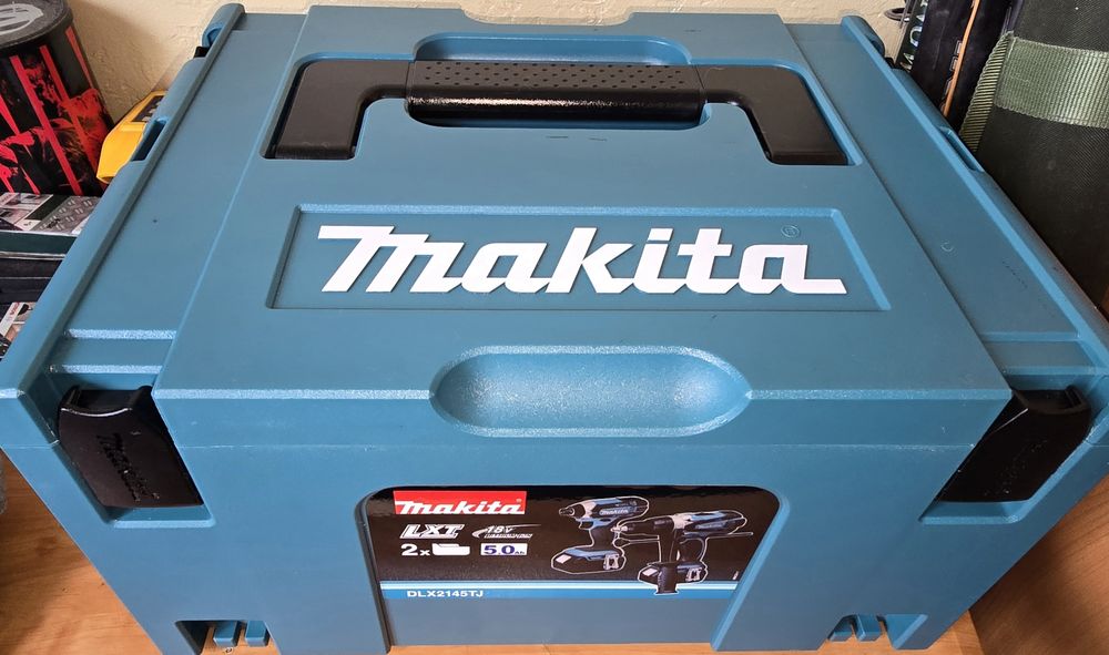 Makita ящик  висота 21см. довжина39.5см ширина 29.5см.