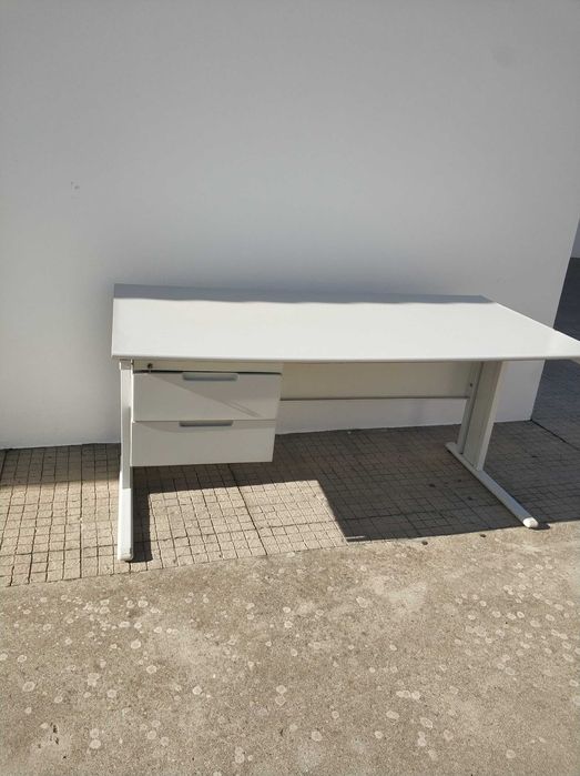 Mesas e Secretárias