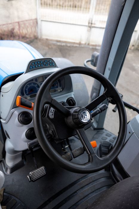 Трактор New Holland t7060