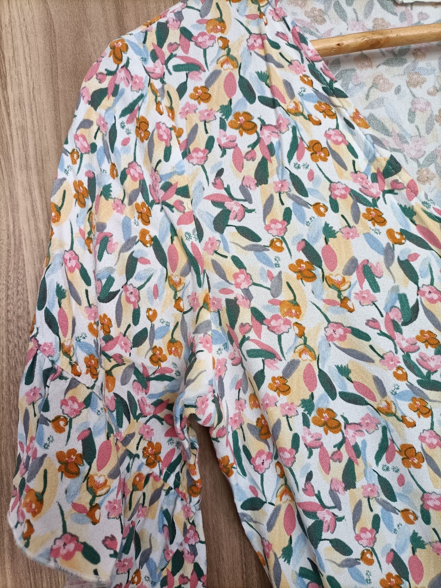 Kolorowa sukienka w kwiatki rozmiar XS Lecollet