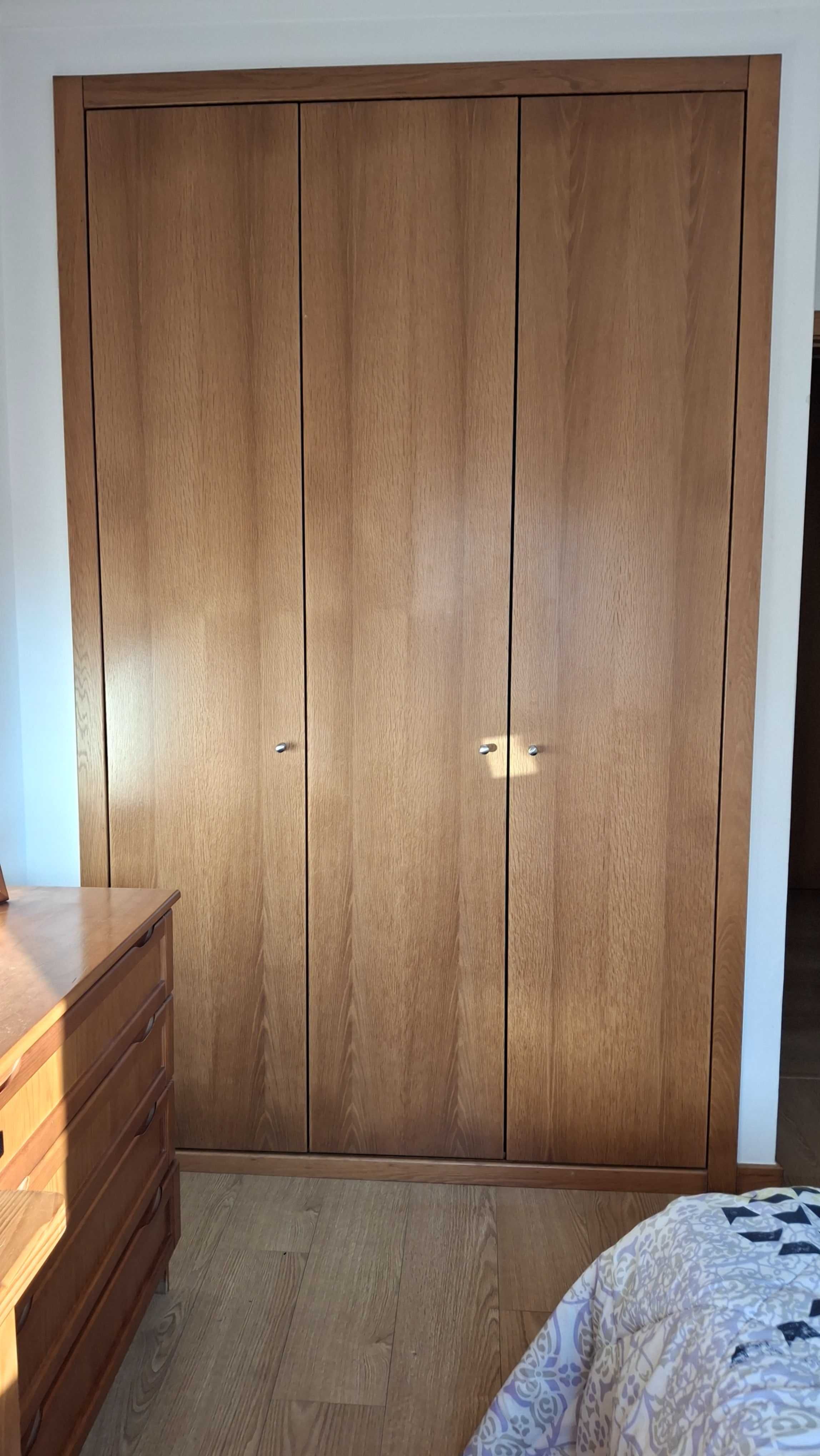 Aluga-se quarto com acesso à cozinha