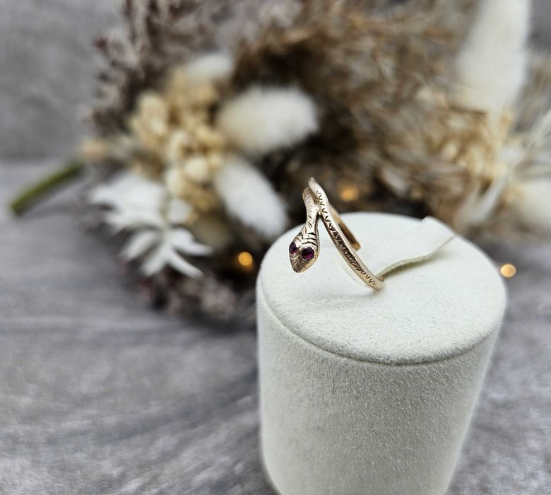 Złoty Pierścionek Żmijka Próba 585 waga: 1,85g Rozmiar 12