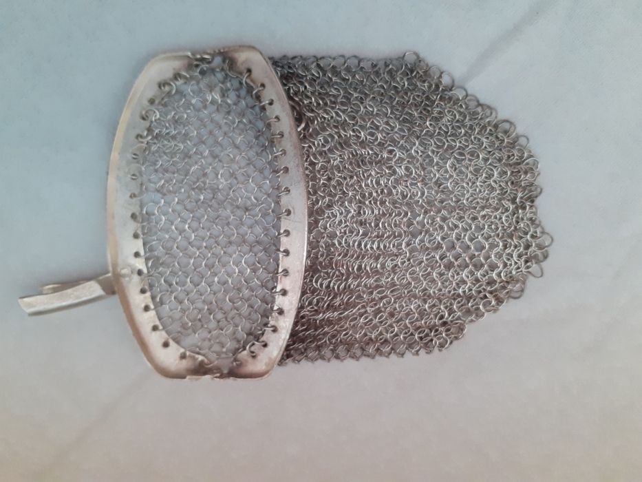 Bolsa em malha de prata de homem.