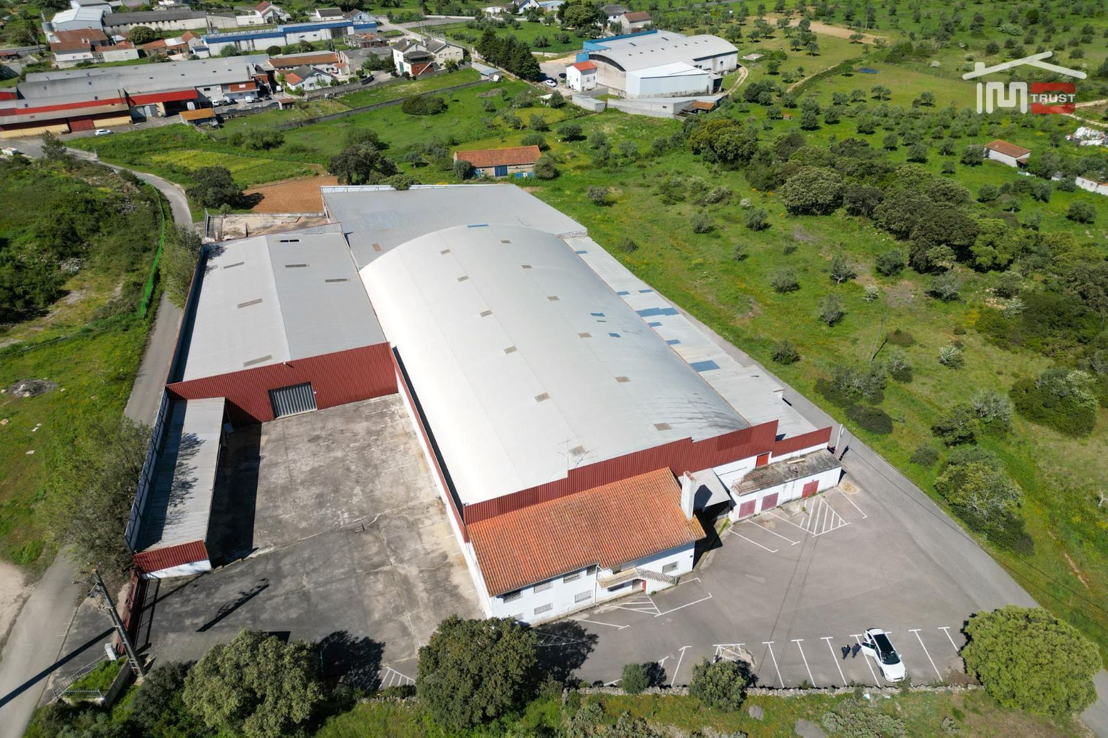 Pavilhão unidade industrial Z.I. Vilar dos Prazeres - Ourém- 9000 m2