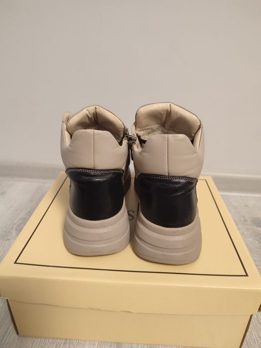 Жіночі зимові шкіряні черевики