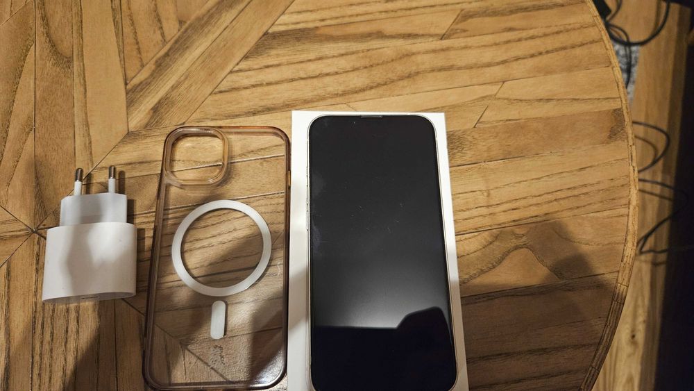 Iphone 13, biały, 128 GB, Komplet, stan bardzo dobry