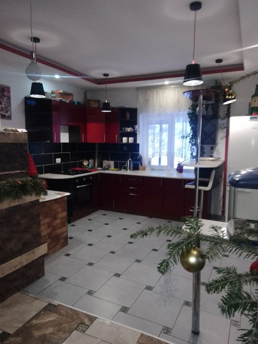 Здається великий будинок на Різдвяні Свята