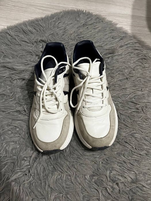 Кросівки Reserved