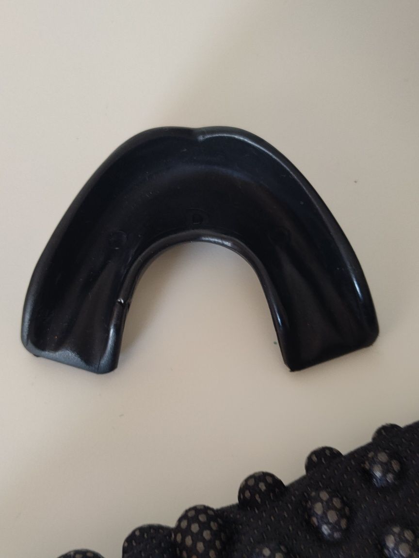 Ombreiras, capacete e proteçãode rugby ,kipsta novos, M