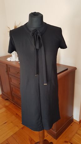 Czarna trapezowa sukienka