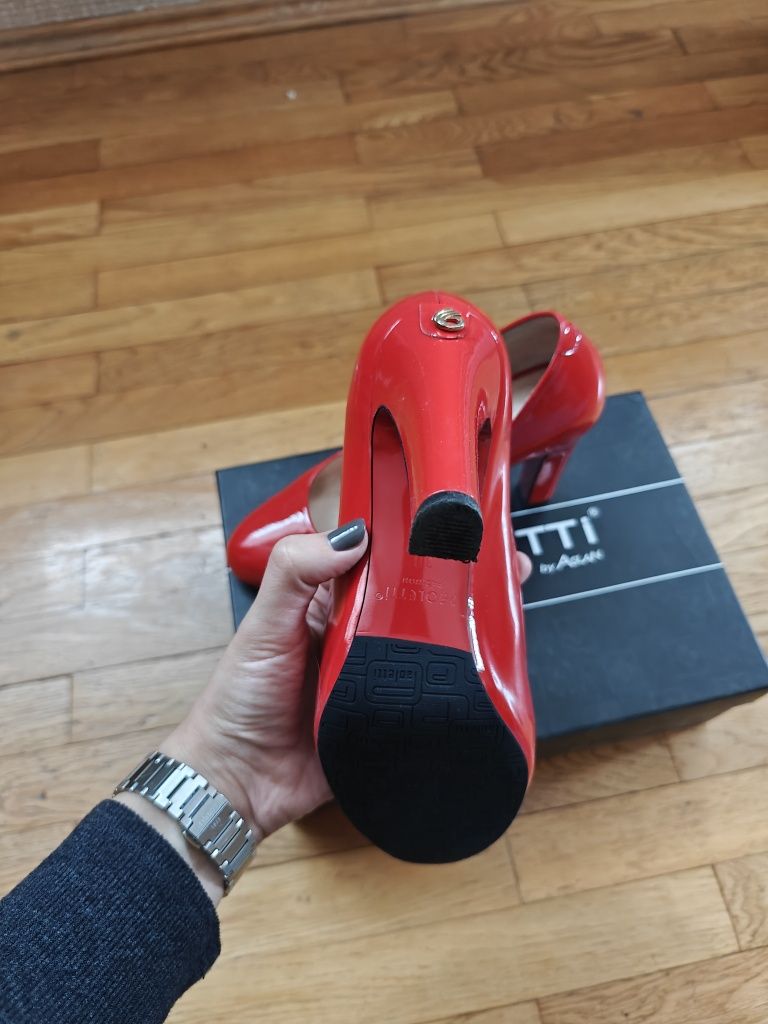 Продам туфлі Paoletti