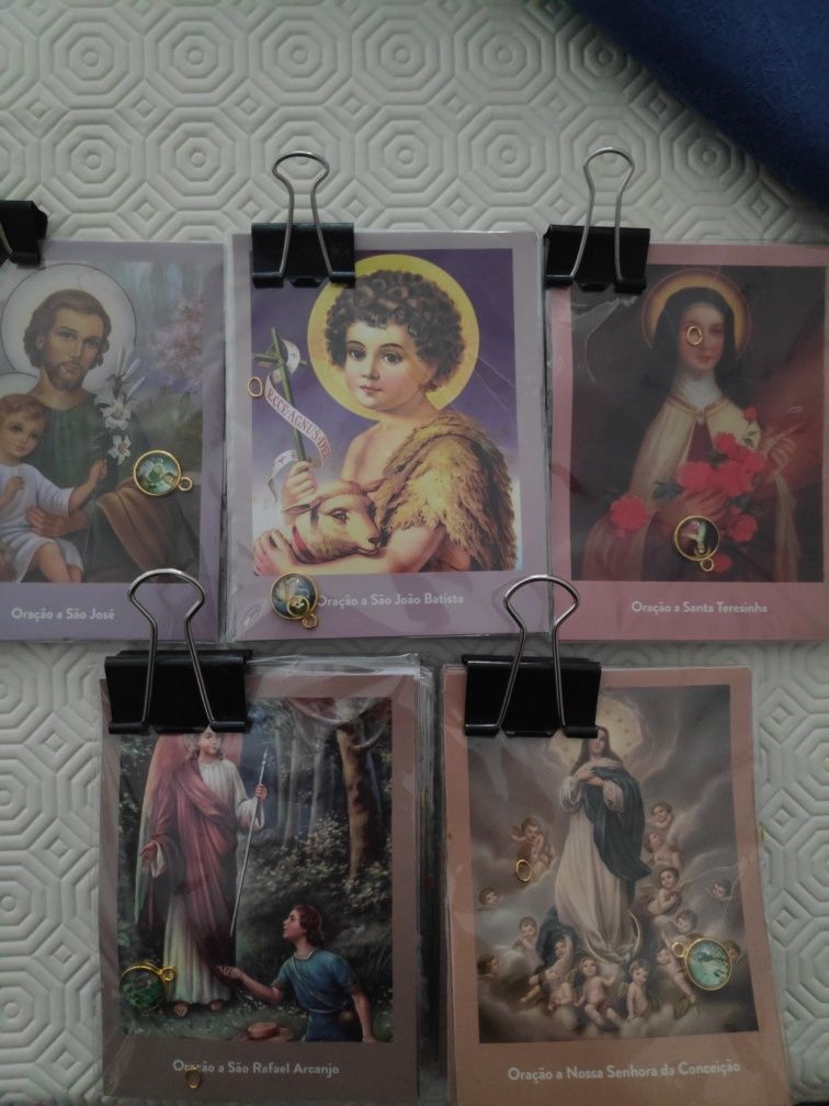 Artigos religiosos/medalhinhas com oração.