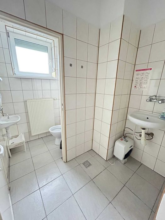 Wynajmę lokal usługowy - 45 m2 Kraków ul. Wielicka