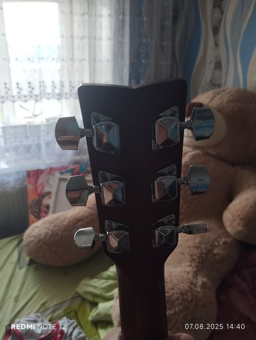 Продам гітару 3800