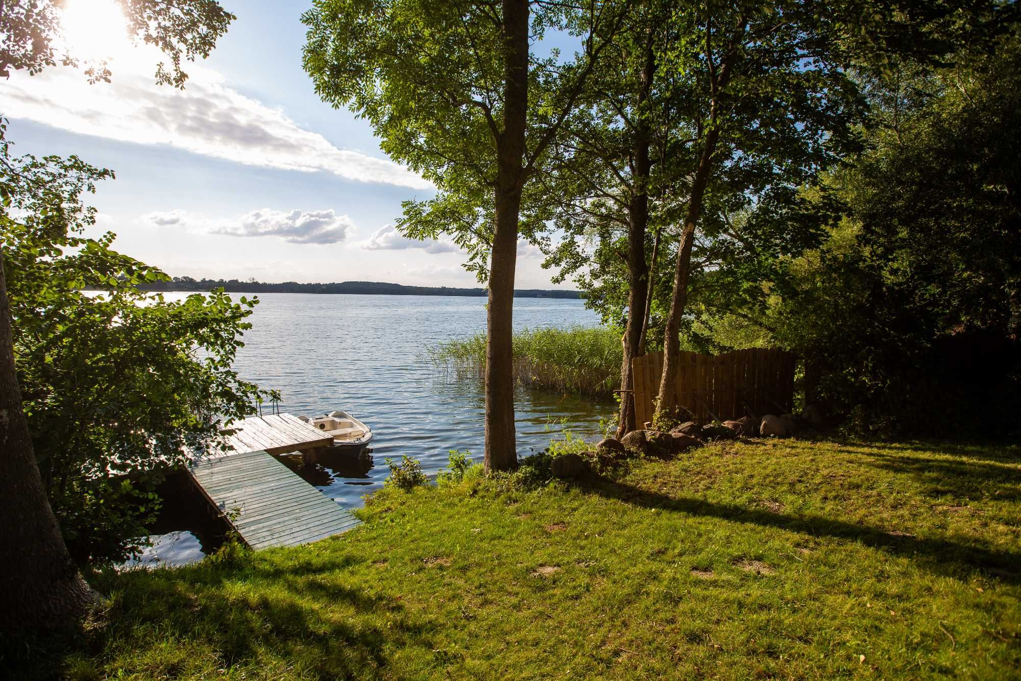 Mazury dom do wynajęcia nad jeziorem  z linią brzegową