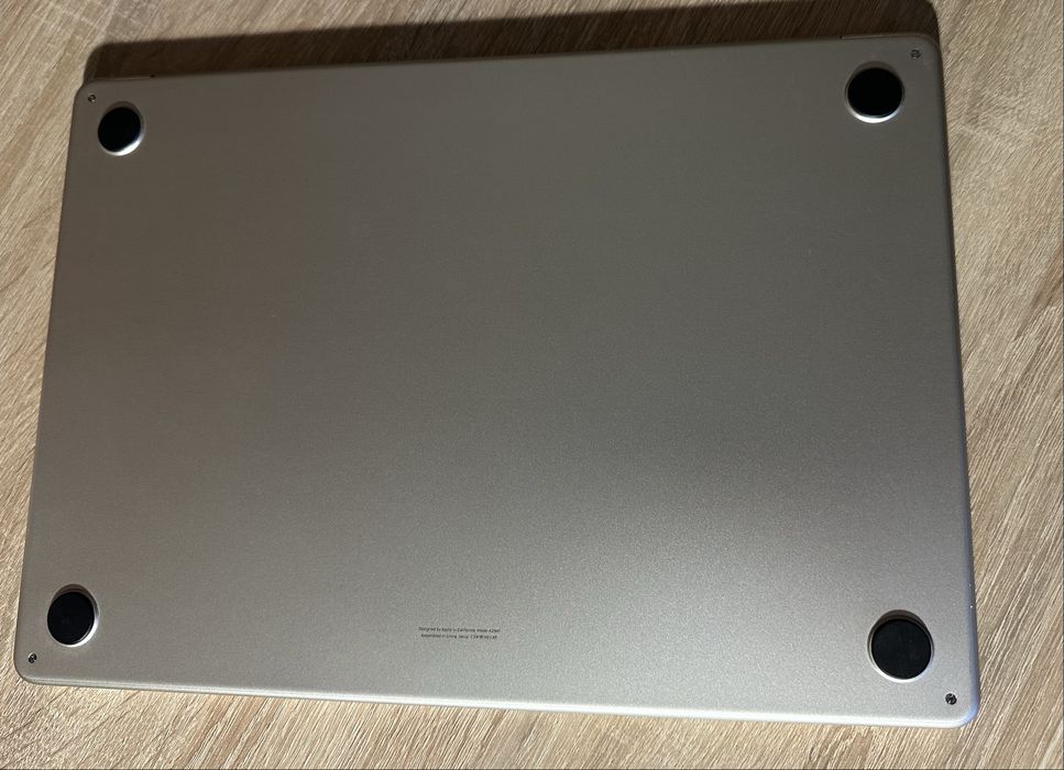 Apple MacBook Air 15.3” M2 2023 Starlight 8/256Gb. Батарея 100%