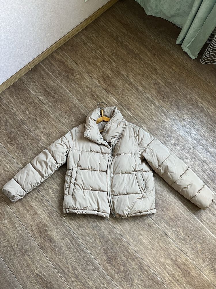 Продам куртку Stradivarius