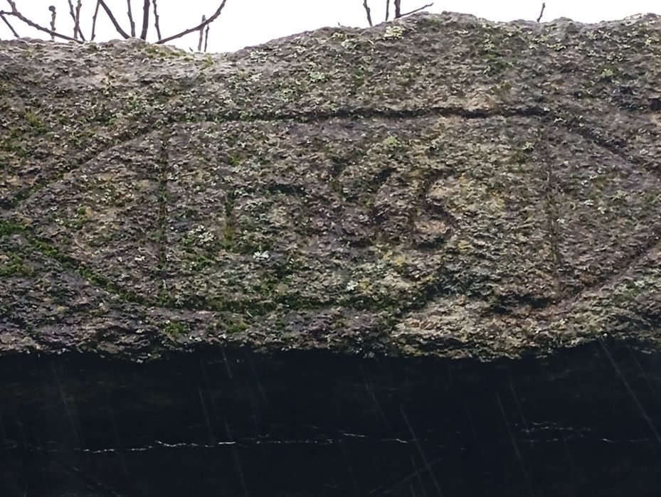 Casa em Pedra para Recuperar com água e luz