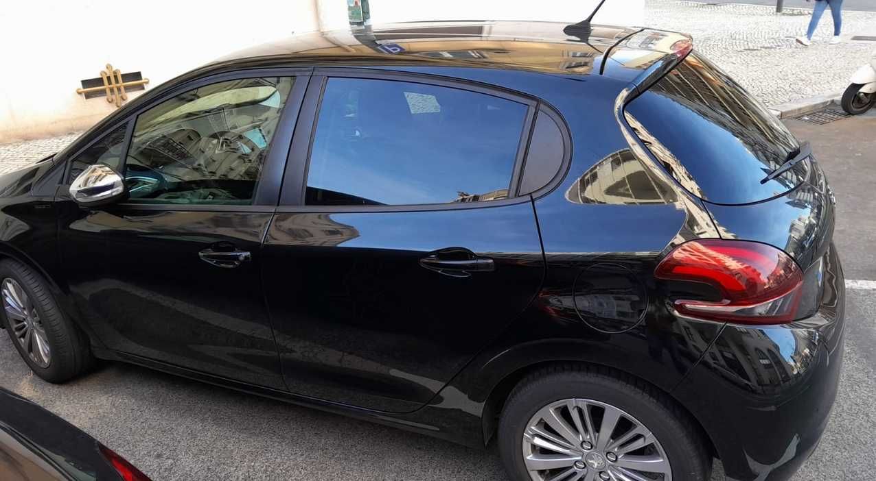 Peugeot 208 Signature 2019