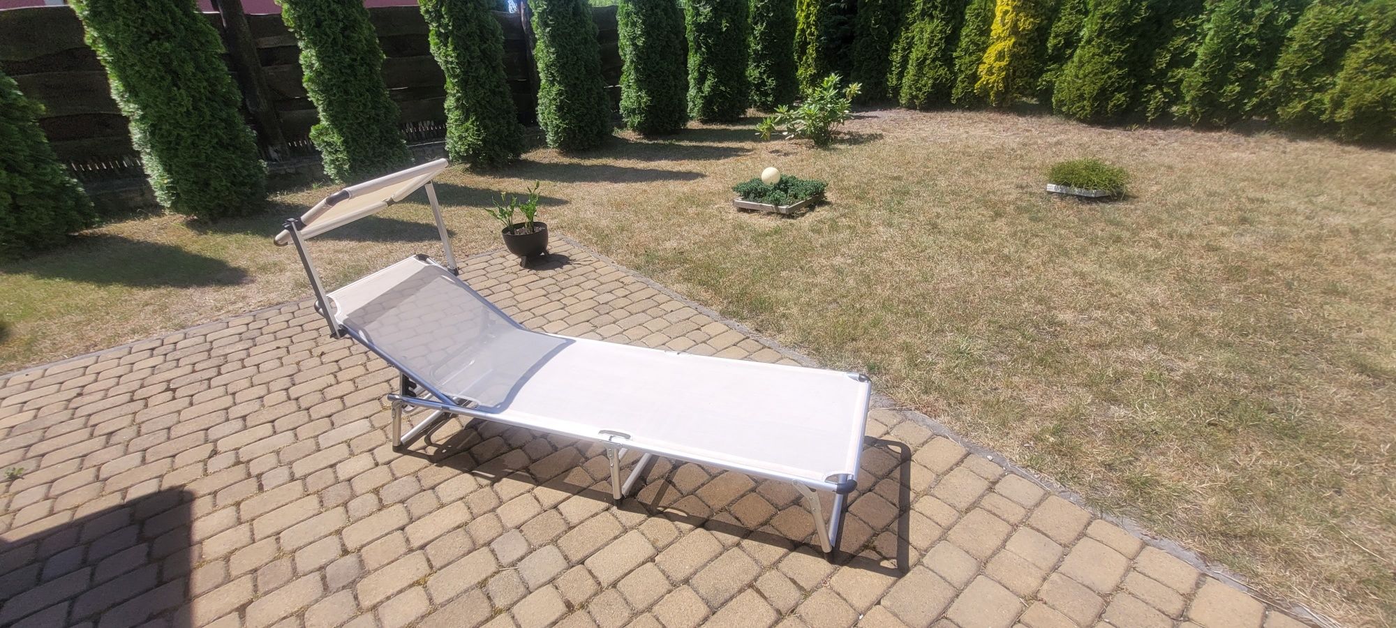 Leżak plażowy z daszkiem
