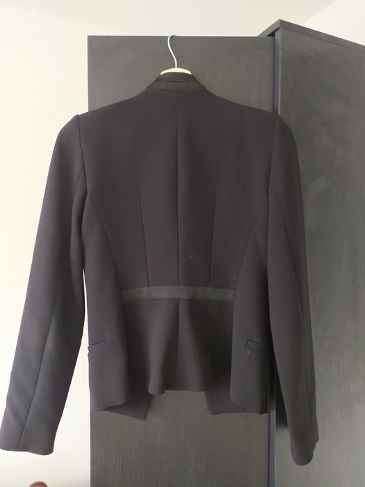 Чорний піджак на дівчинку