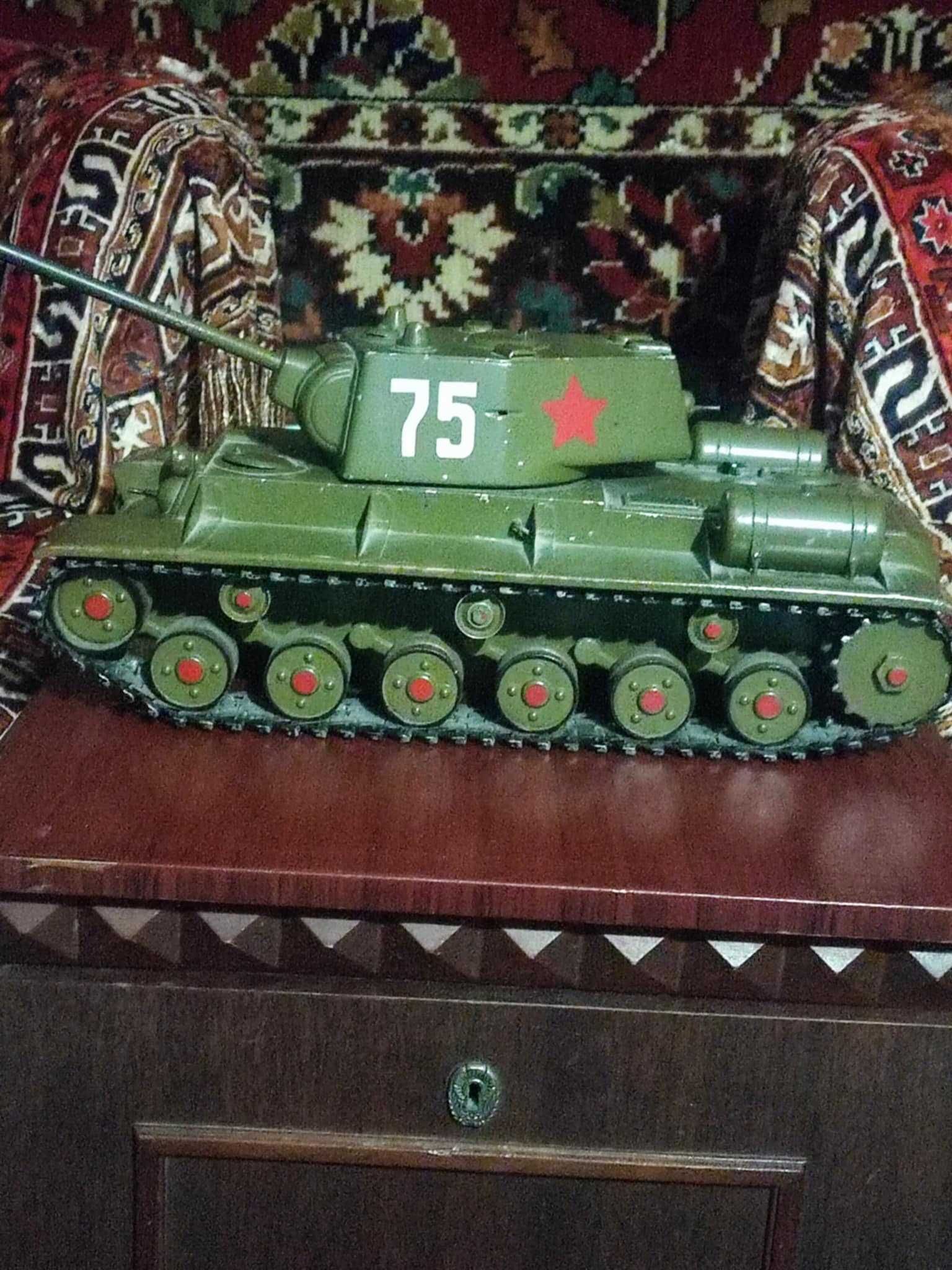 Танк 1975 года игрушка
