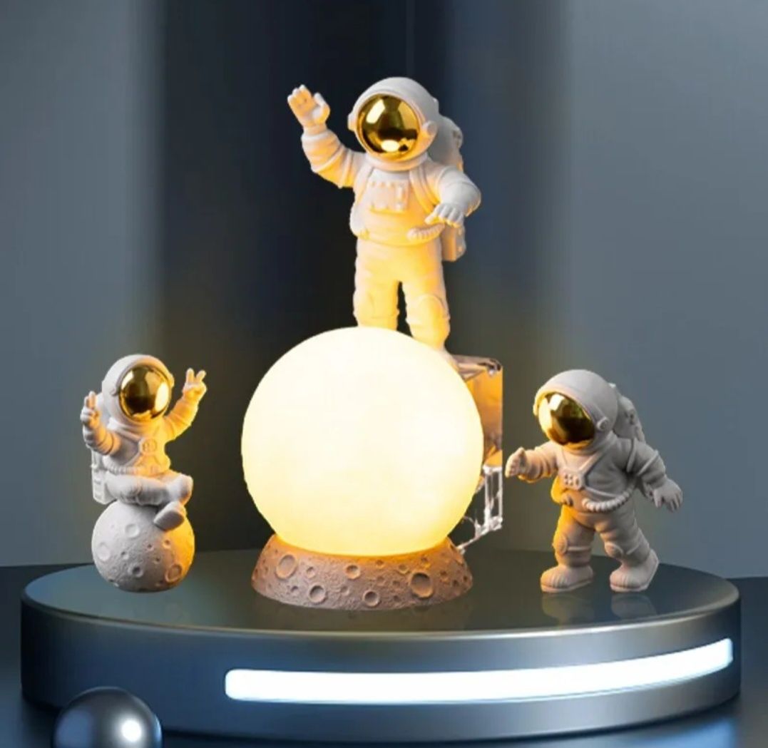 Лампа-нічник+3 фігурки «Космонавти» + жовте місячне світло
