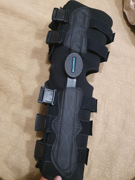 Тутор на коліно регуоюється