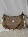 Сумка Coach через плече багет Bolso de hombro Teri коричнева, молочна