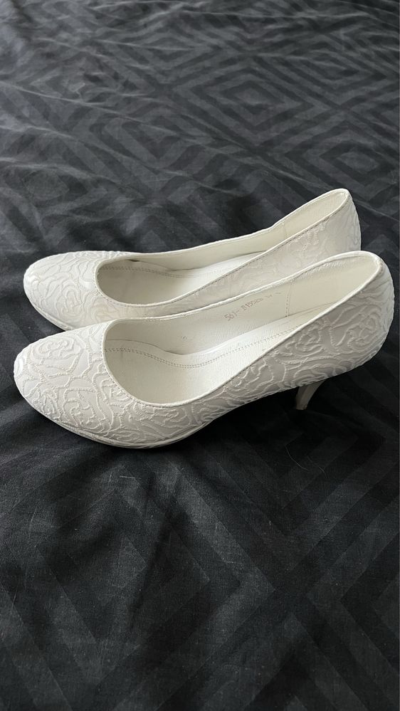 Туфлі білі продам