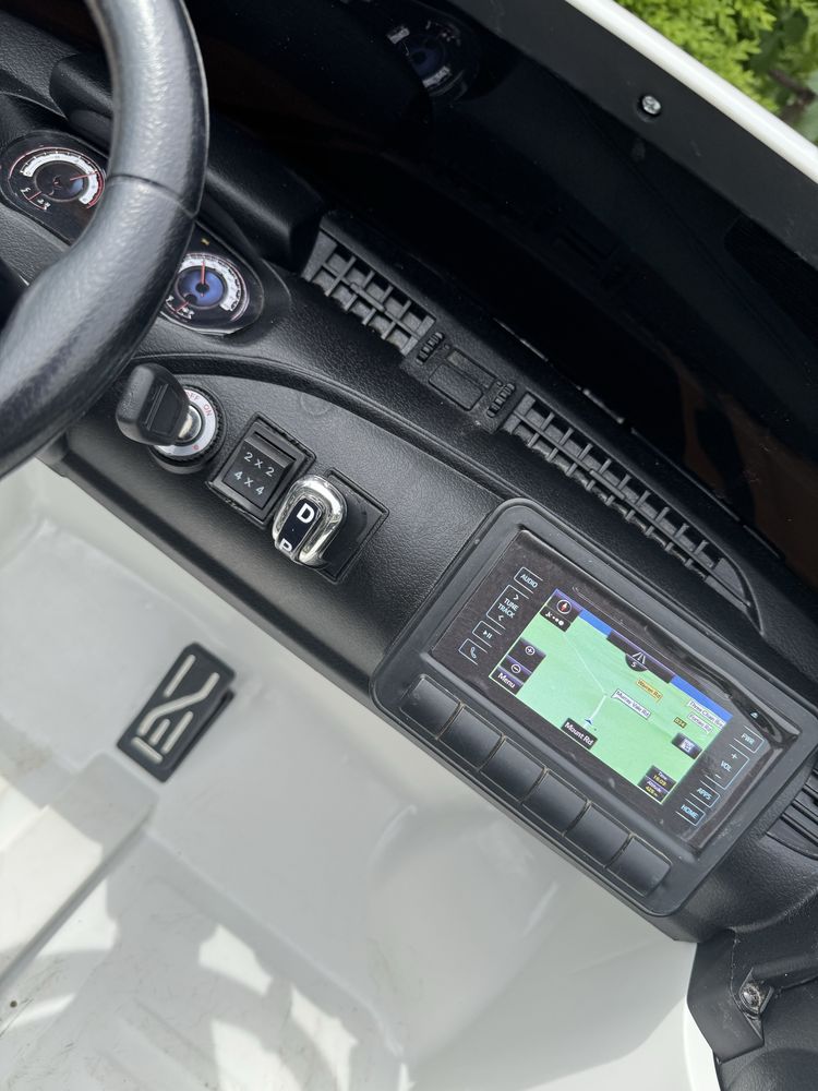 Электромобиль детский Toyota Hilux 4WD