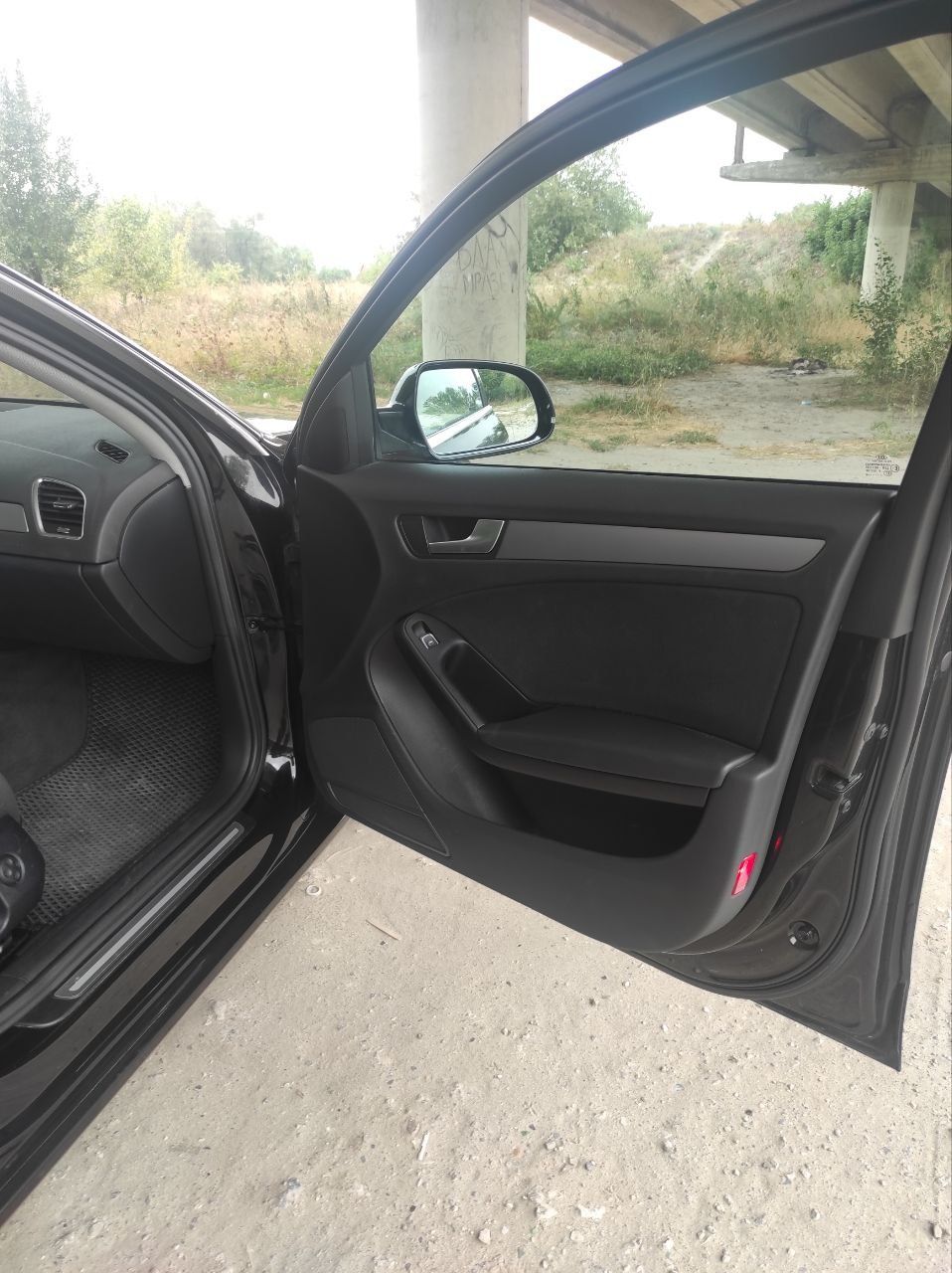 Срочно!Продам Audi a4b8 2014 ТОРГ