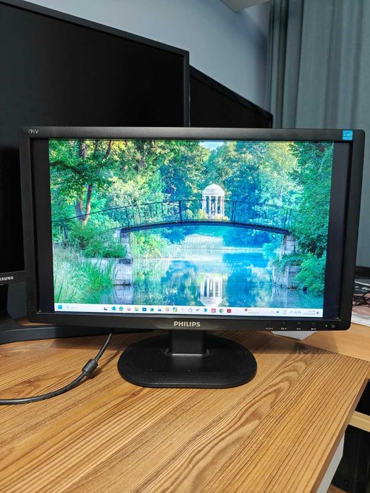 Monitor Philips 19” – idealny do biura / szkoły / monitor dodatkowy