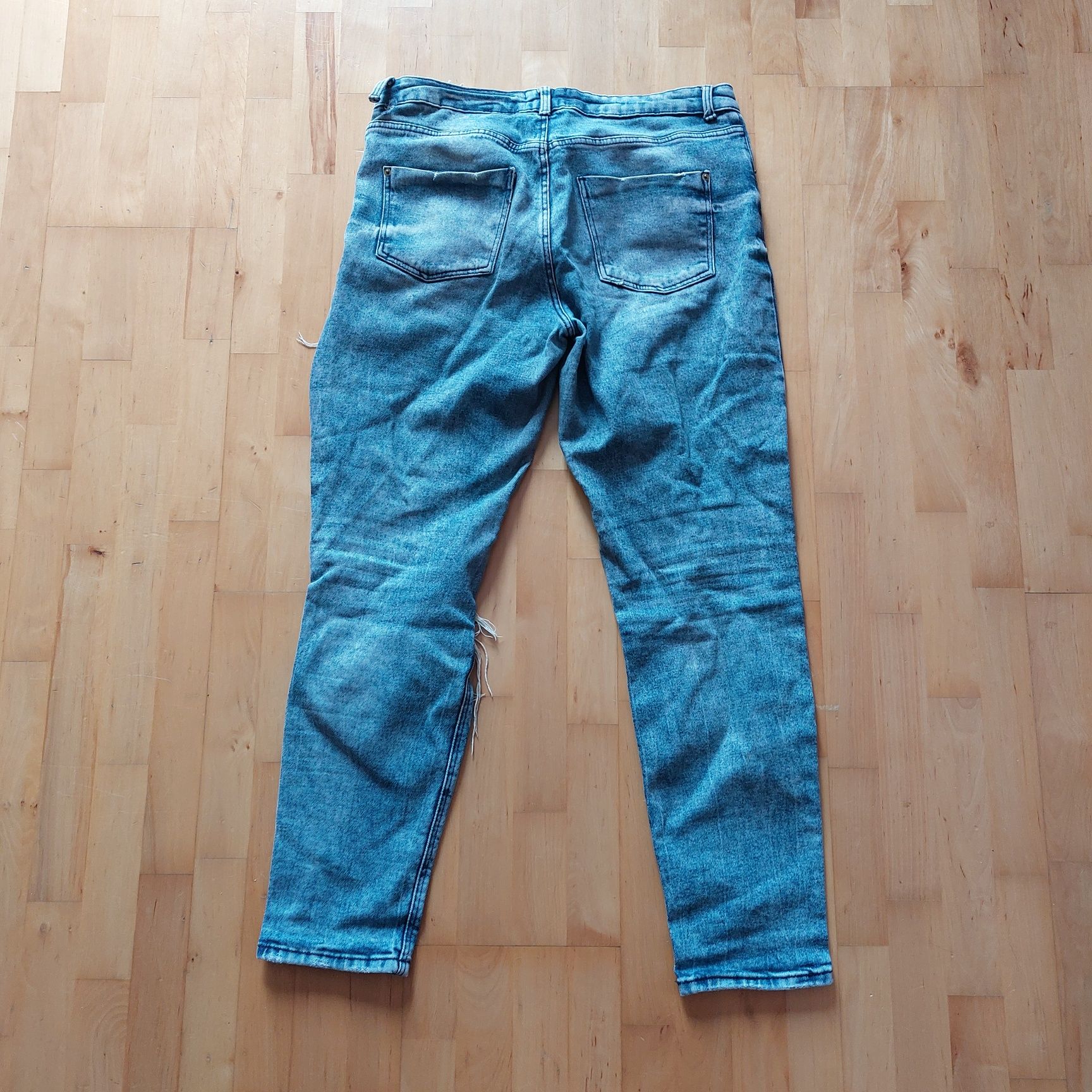 Spodnie 36 Mohito jeansowe z dziurami