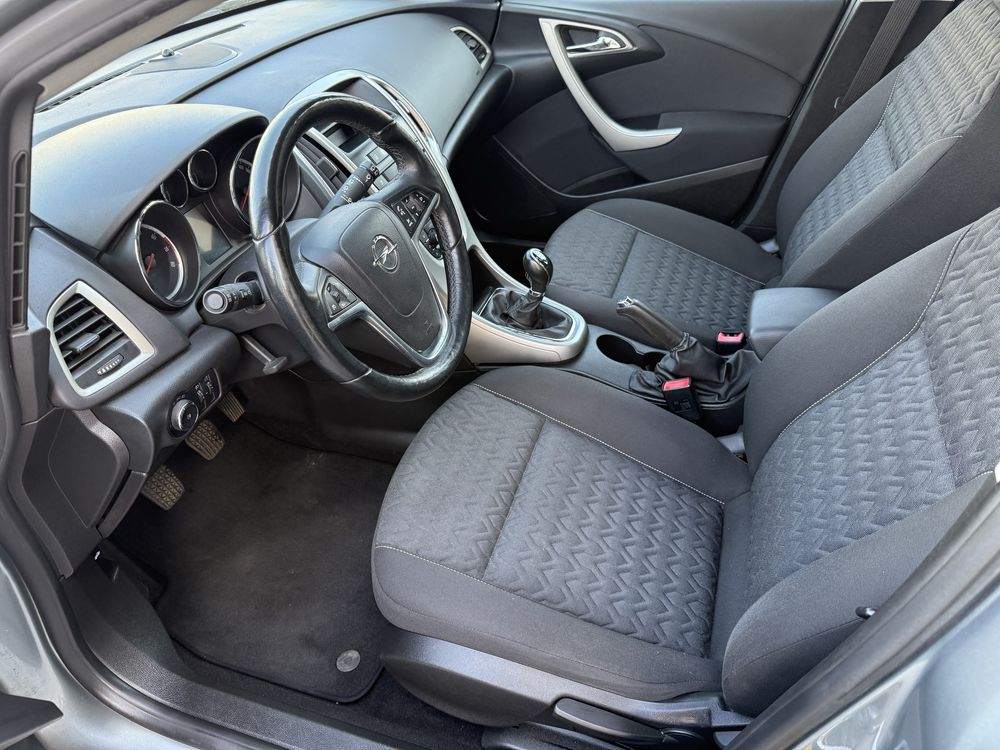 Opel Astra j LIFT 1.4 benzyna swiezo sprowadzony z Niemiec
