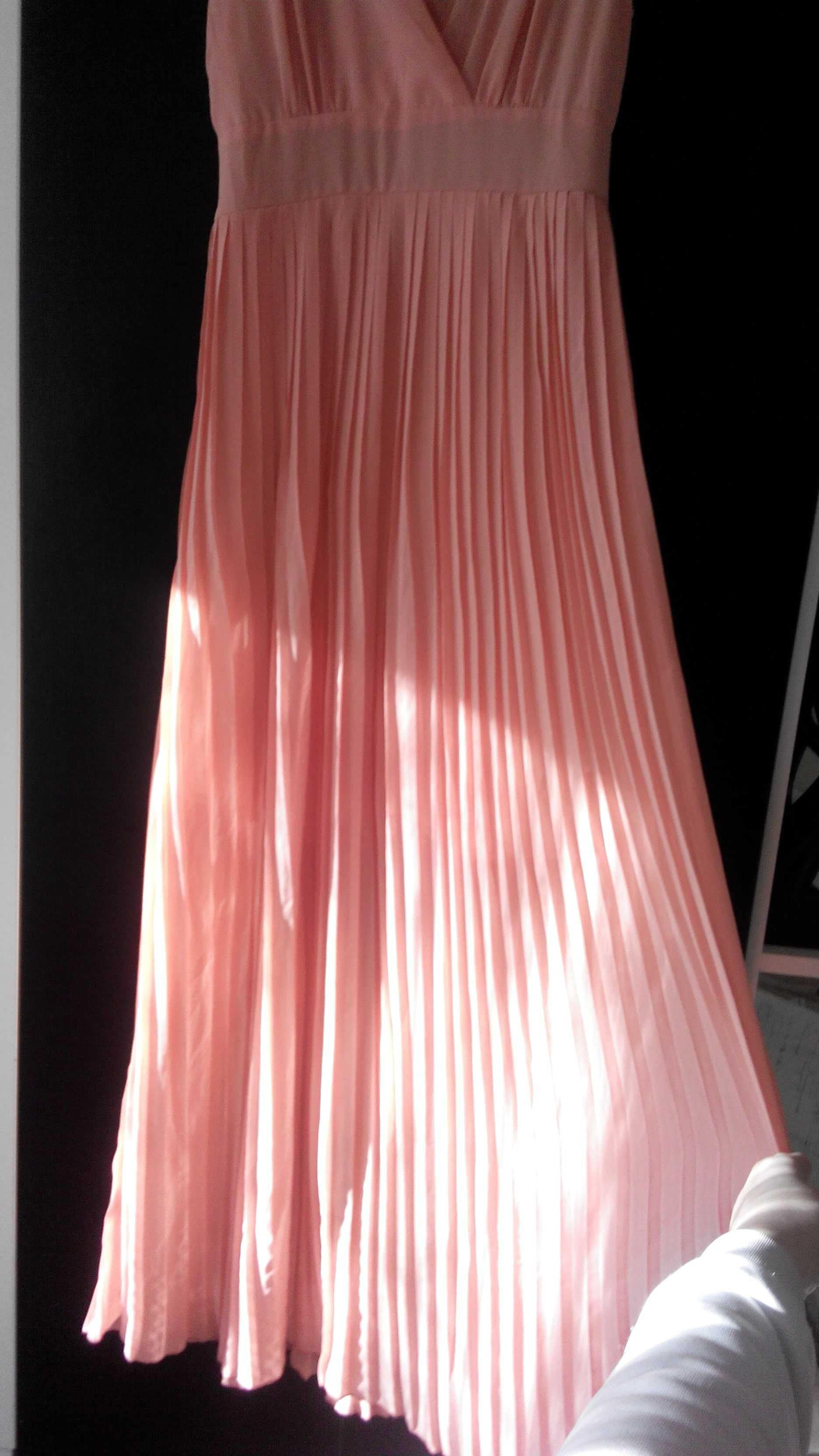 Довга сукня персикового кольору.  Вечірня сукня.  Коктельна сукня.