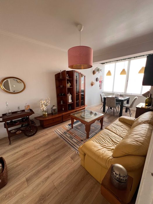 Apartamento T3 c/elevador no centro do Laranjeiro pronto a habitar!