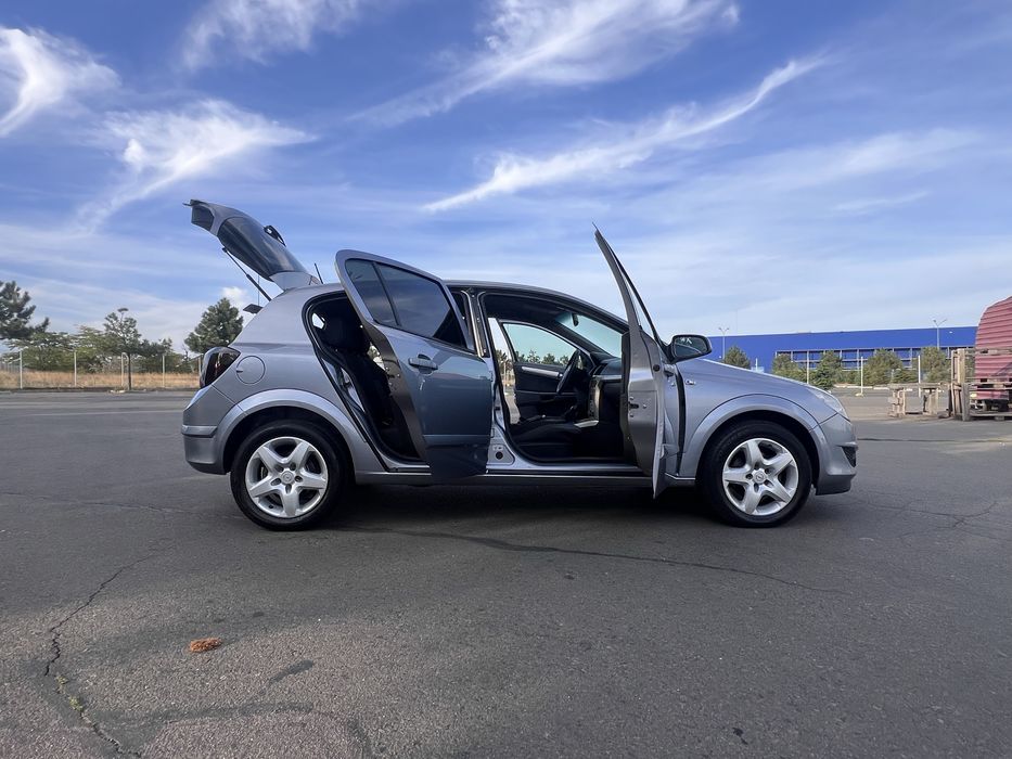 Opel Astra H 1.6 бензин механика хэтчбек